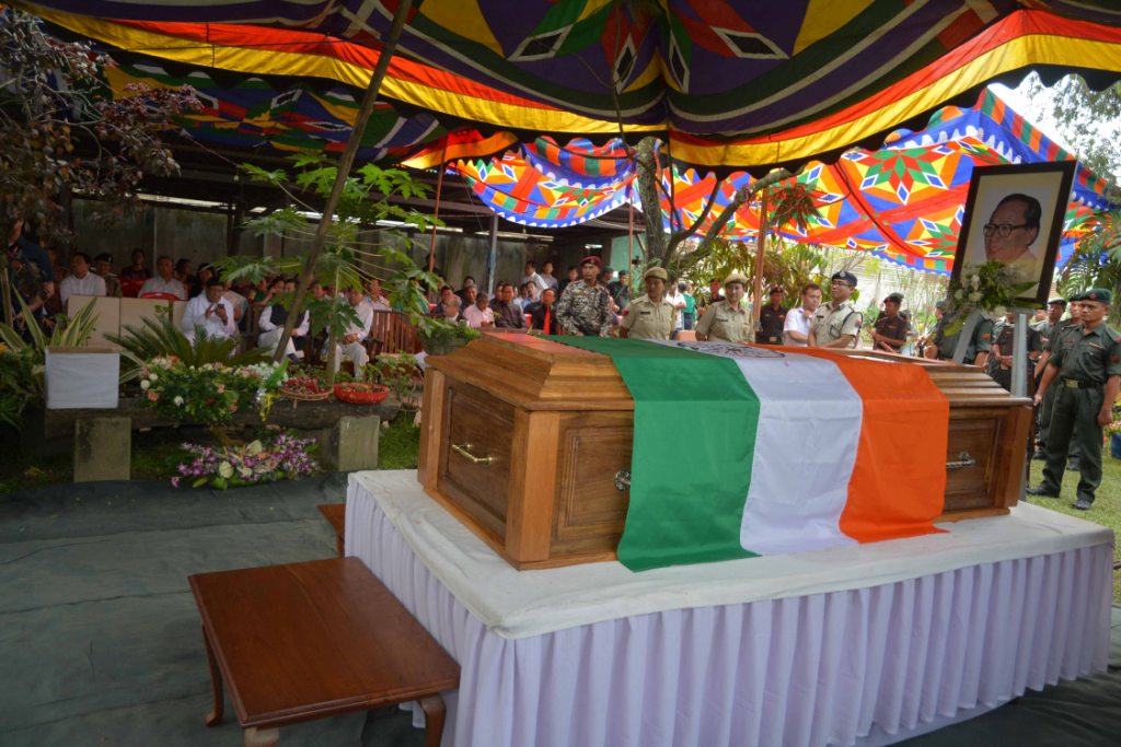 CM LEADS HUNDREDS OF PEOPLE IN BIDDING ADIEU TO RISHANG KEISHING