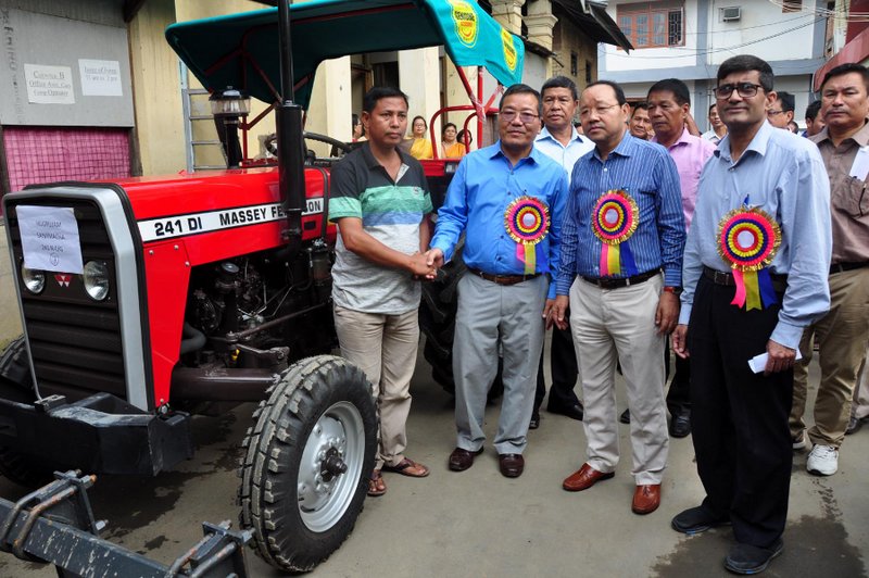 MINISTER V. HANGKHALIAN DISTRIBUTED AGRICULTURAL MACHINARIES